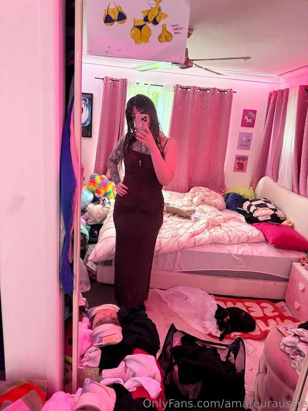 hey hi how do we feel about this dress 