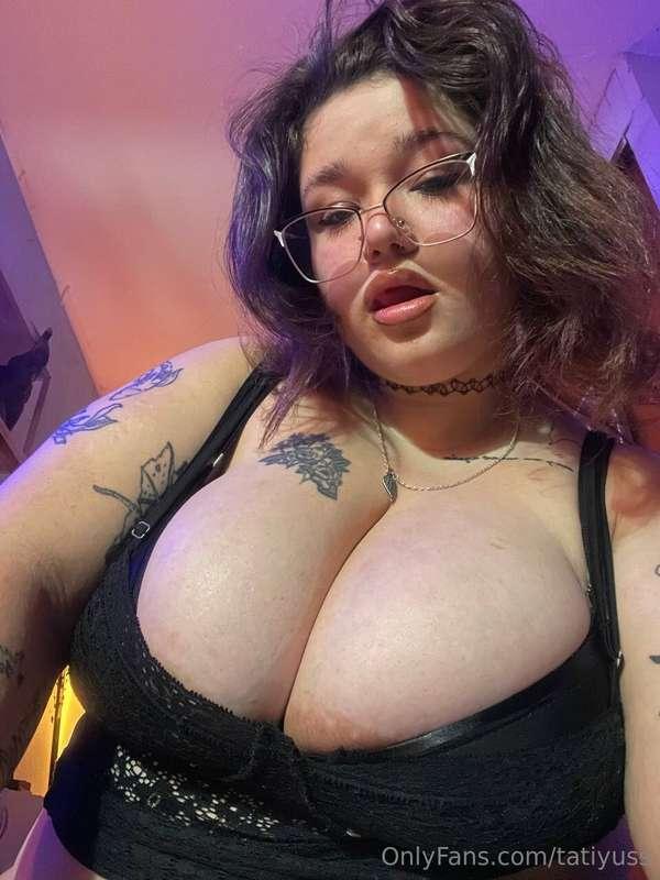 @catcam @catcam 😈YOUR FAVORITE CURVY GIRL IS WAITING FOR YOU..