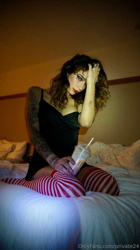 Motel 6 📍 It's a party, it's a party, we're so naughty.