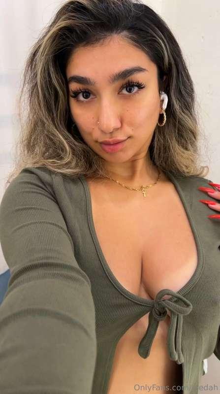 say hi back if i'm your type! gamer girl who likes to get do..