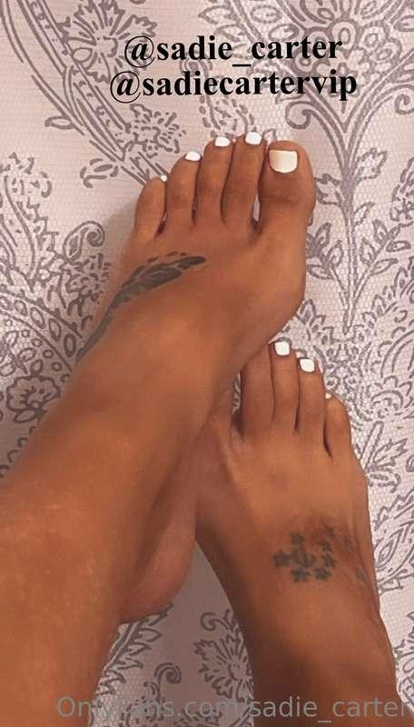 Where my feet 👣 people at?! I love white nail polish🤍