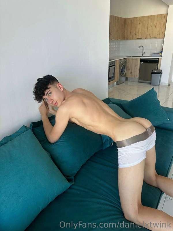 Fuck me on the couch😈