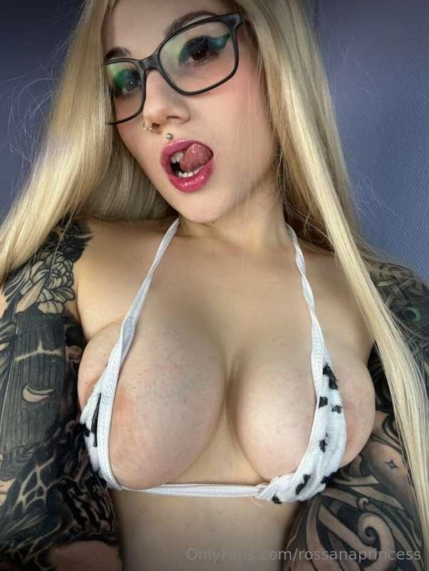 FEMDOM QUEEN✨@ITSGODDESSZARA 👑Ready to worship a true queen?..