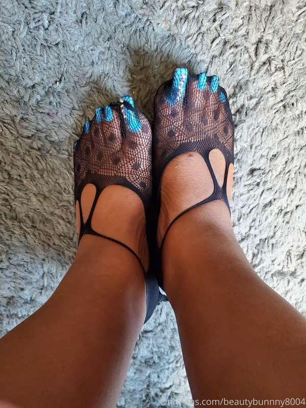 Nylons & Sock Fetish Tickle my toes 😘