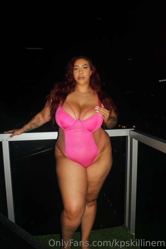 To get the version of this pic with my titties out unlock it..