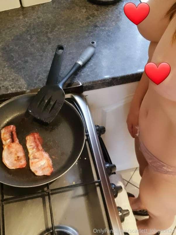 Breakfast is on the way 🥓 over on @scarlett_j24_premium