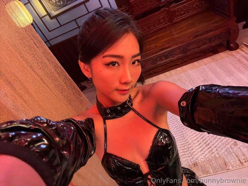 This look comes with conditions mainly handcuffs 🖤