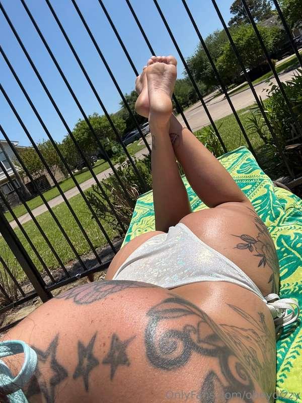 And so it begins 🌞🦶🏼(White pedi/ 8 pics) 