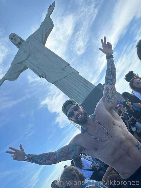 Hi babies, I'm in Rio! 
Follow me on Instagram 🔥 
@_viktoriu..