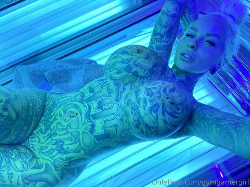 Wanna take a tan with me??😜