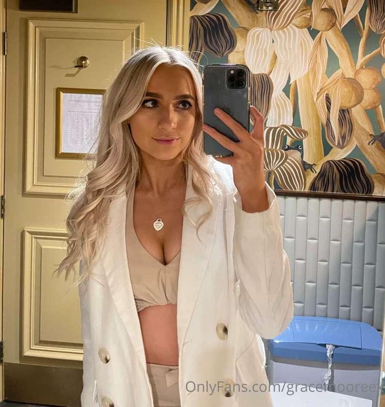 Bathroom selfie😊