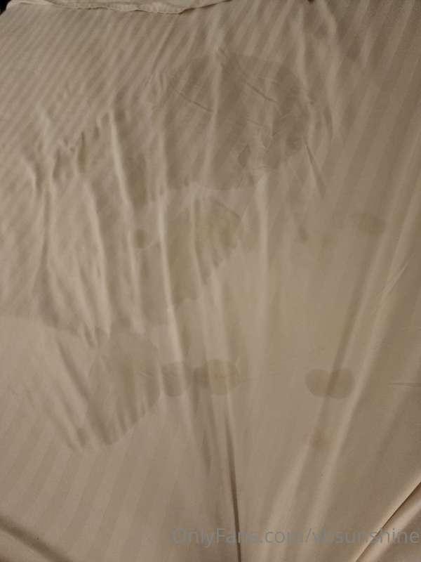 Good moanin' 😈  Can you make me cum like this?! I just squir..