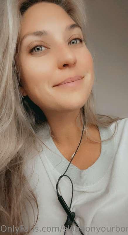 Is it winter?? the sun is shining but it’s still so cold 🥶 I..