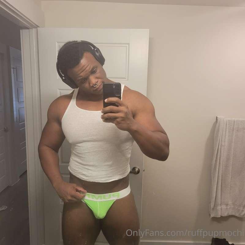 (Bulge only) Any pumping fans out there? The jock was tight ..
