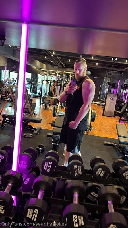 So tall, so strong 💪🏽 🙊🙊🙊