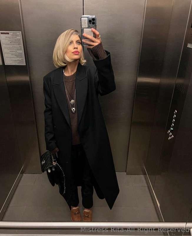 ⓘ 𝘵𝘢𝘬𝘪𝘯𝘨 𝘮𝘰𝘯𝘦𝘺 𝘮𝘢𝘬𝘦𝘴 𝘵𝘩𝘪𝘴 𝘶𝘴𝘦𝘳 𝘸𝘦𝘵