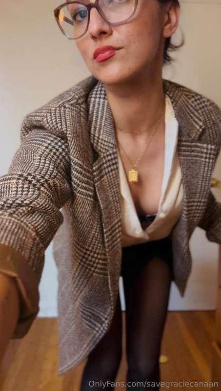 LOL my messages sent all out of order 🍎 but id' recommend ch..