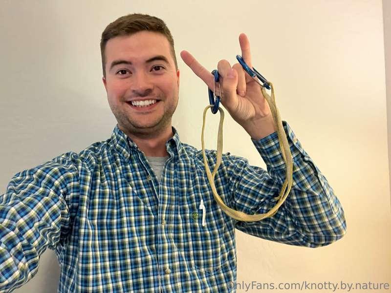 Two non-locking caribiners joined by a sling create an alpin..