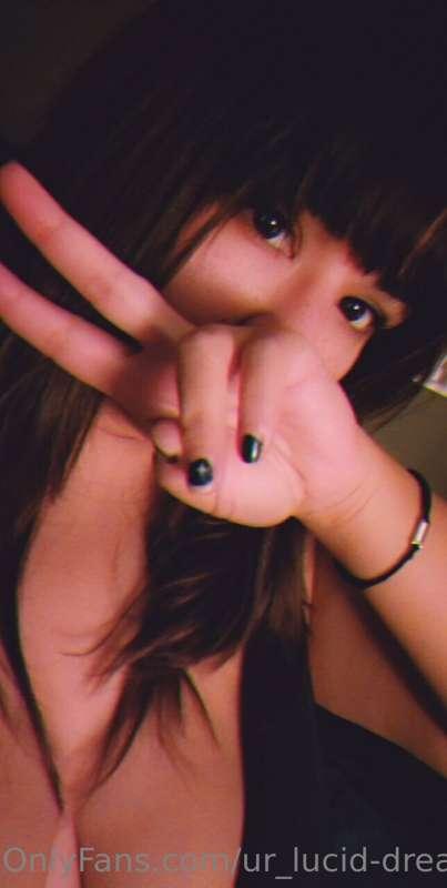 Looking for a daddy to treat my pussy right 😈