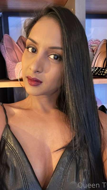 Want to some attention? DM me... 🖤😉