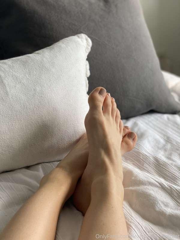 Resting my feet after a long day 😴👣💕