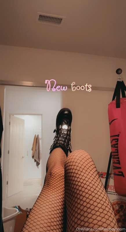 New boots and outfit. ☺️☺️