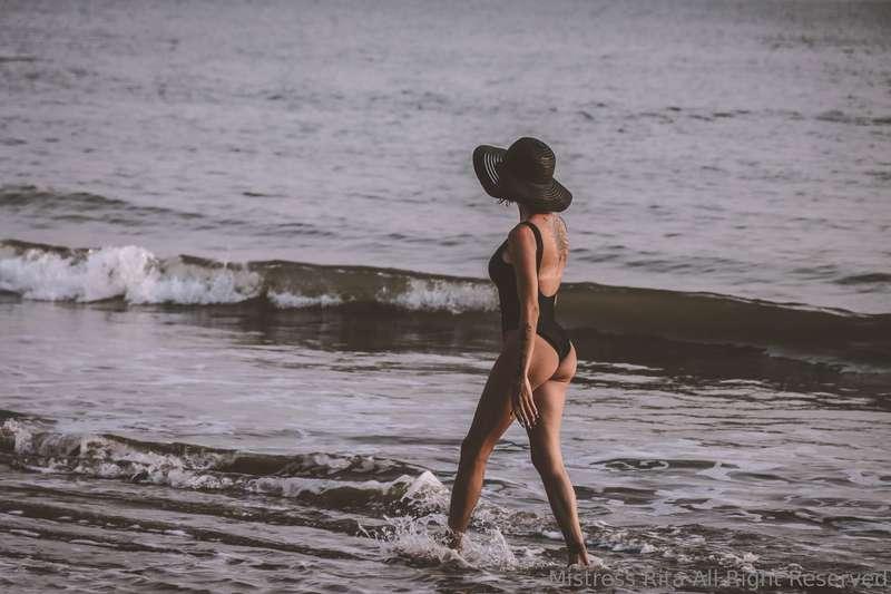 Submissives, After you’ve sent, kiss my ass and thank Me 😇