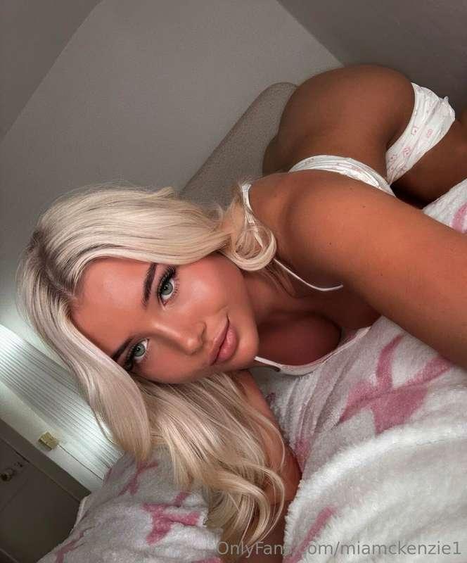 tell me u can’t resist me😘