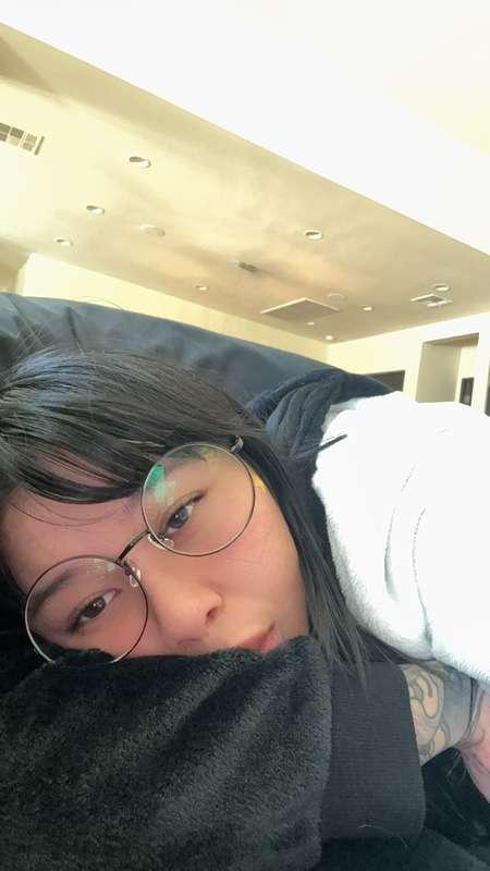 waiting for u to slide in the DM's like >.< 