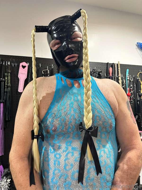Be my good little sissy gurl and get on your knees.