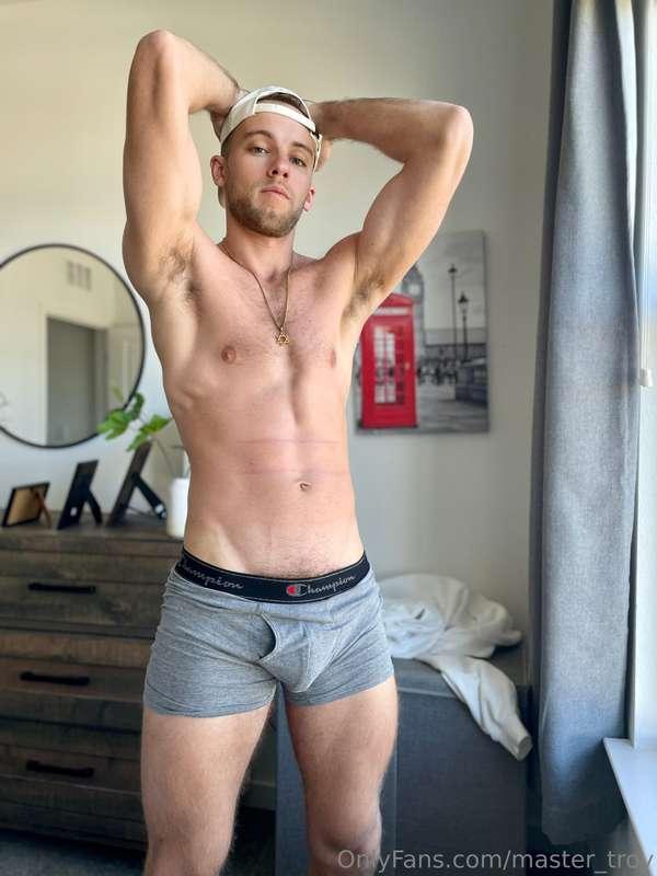 You’d do anything just to get a whiff of my pits. So fucking..