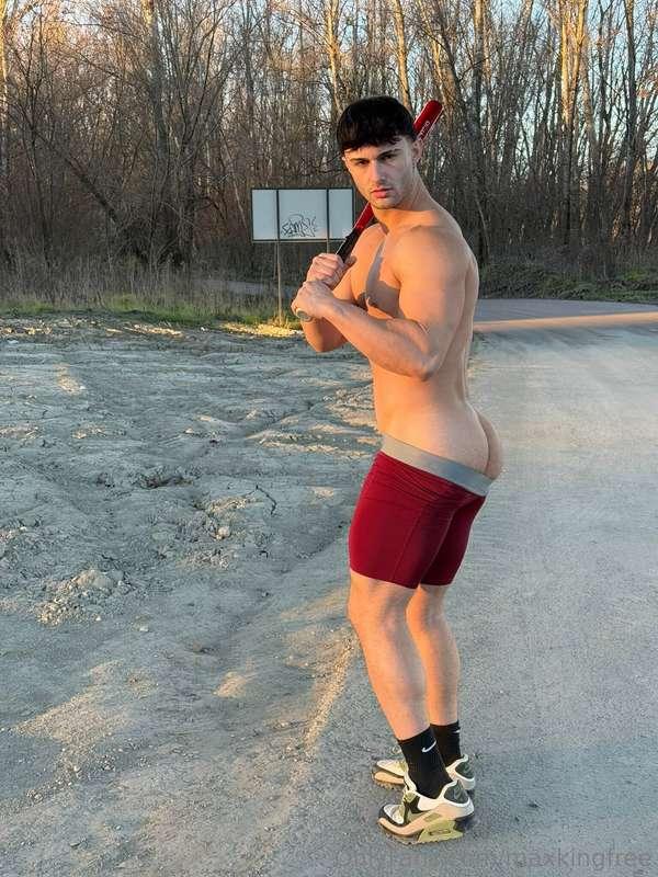 French guys do it better @iambatmanx ?! 🇫🇷 Do you want to ha..