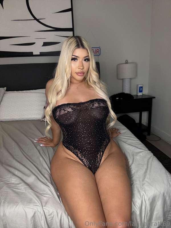 Morning body >>> and I captured every angle 😘🛏️📷Natural, sof..