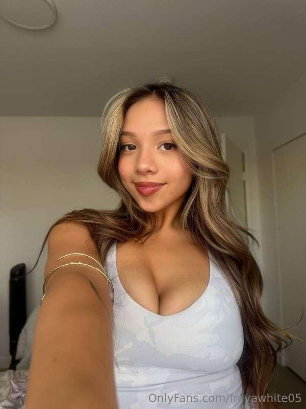 OMG!! My shy college bestie finally made an OF 🤭 @selenarive..