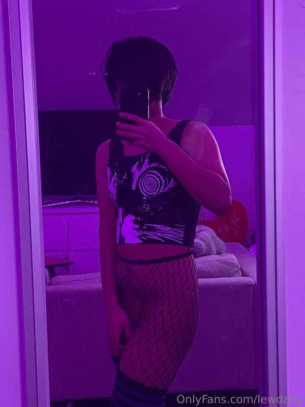 Why am I so small >~< 