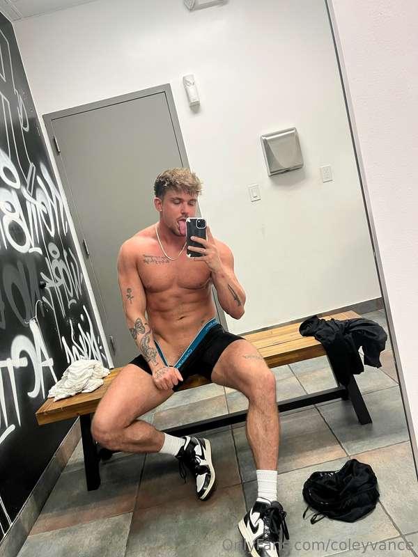 who wants to smell me after the gym?