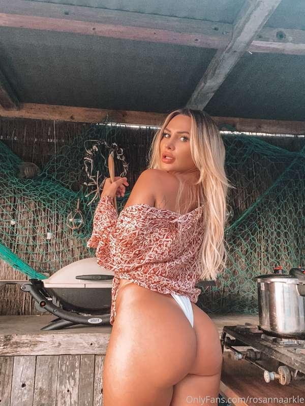 A few extra booty pics from this shoot for my ‘only fans’ 😘😘..