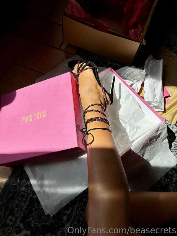 Ho bisogno di scarpe nuove daddy! Mi aiuti? ❤️😇  Daddyy, I n..