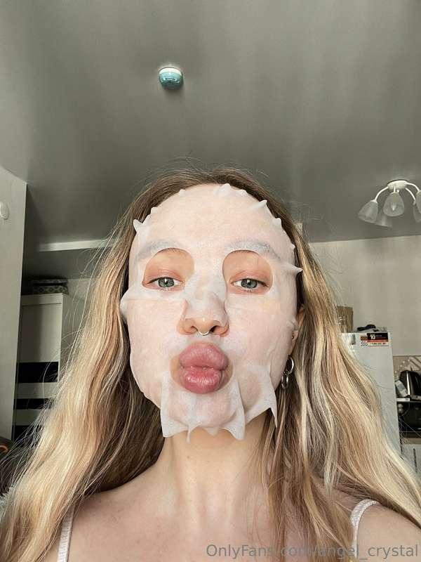BOO 👻 This is how we girls take care of ourselves every day ..