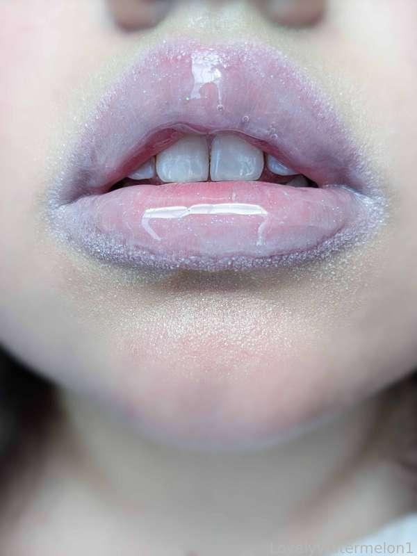 Bow down, darling—these frosted lips rule the icy throne, and one kiss will seal your fate ❄️🤍

#FYP #LipstickFetish #Lipstick #Lips #LipGloss #MouthFetish #Mouth #Oral #Tongue #Tease #UpClose #Kisses #LovelyWatermelon1 #MoodyWatermelon1 #Makeup #MakeupFetish #Kisses #Girlfriend #Gentle #Soft #Girl #KissMarks #Christmas #Holidays #AdventCalendar #MerryKissmas