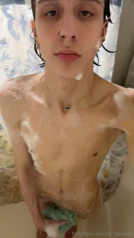 Last shower video for the week! Enjoyy!