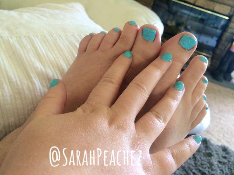 Fresh mani pedi #peachez #feet #barefeet #footfetish