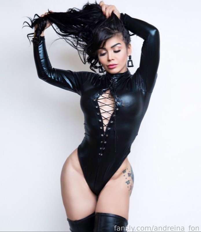 I love rough sex... hard very hard 😈

#latex #xxx #horny #brunette #petite #tatto #dildo #toys #tits #sexting #toys #girls #porn #videocall #fyp