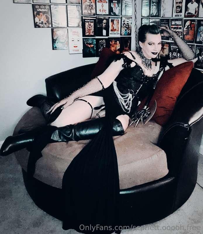 Black lace, chains and feathers. Will you be the hard to my ..