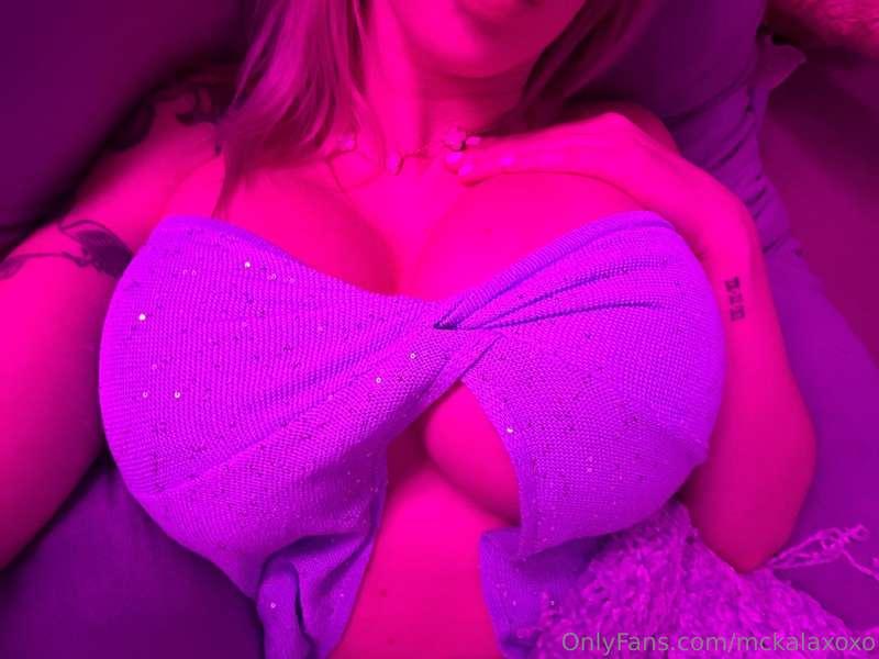 Do you like my new top ? 🩵✨😋