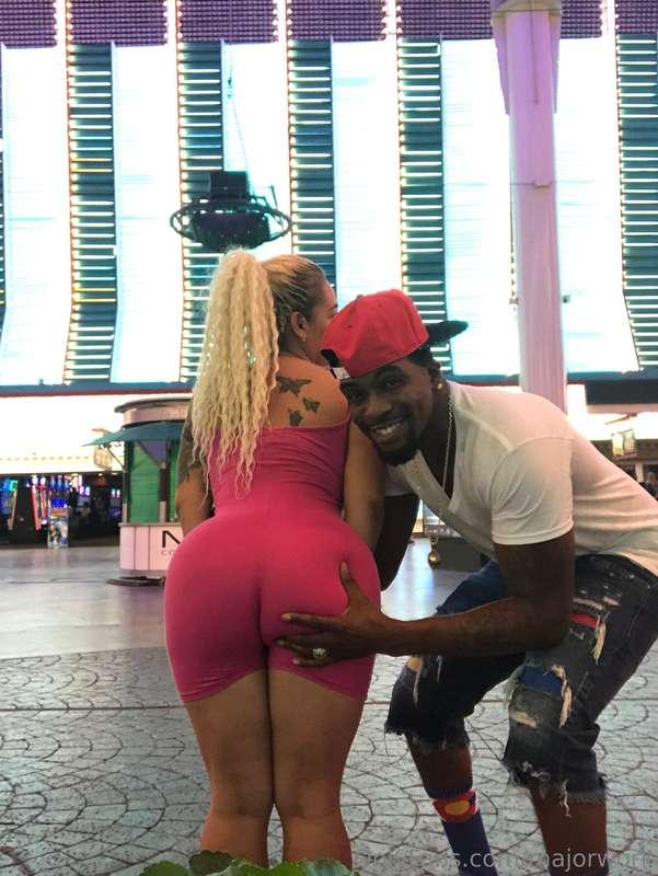 💦TWO ROUNDS!💦 I have @iamcurvybarbi with me..this girls body..