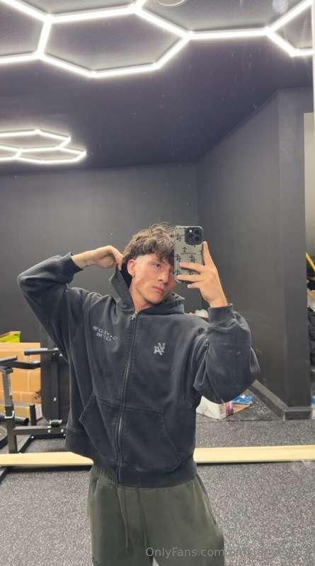 Who’s tryna steal my hoodie lol 👅