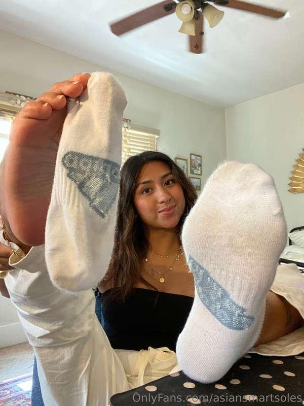 just remove a sock! would you mind removing the other one? (..