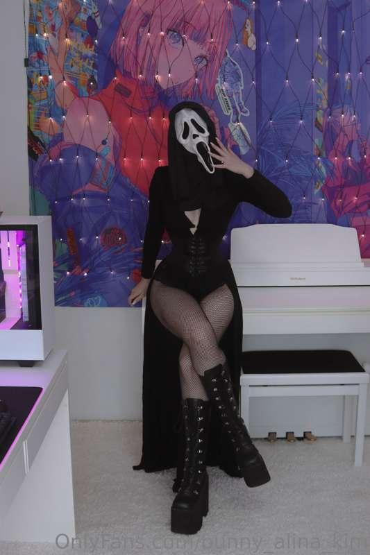 Halloween is coming! Any costume ideas for my next posts? 👻