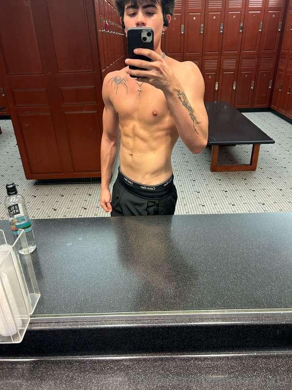 These abs? Just the trailer.You want the full show,the towel..